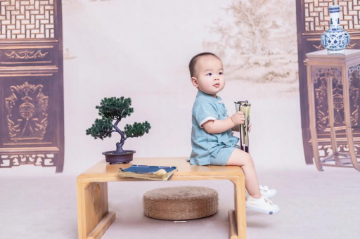 哈尔滨宝宝眼睛肿是什么原因